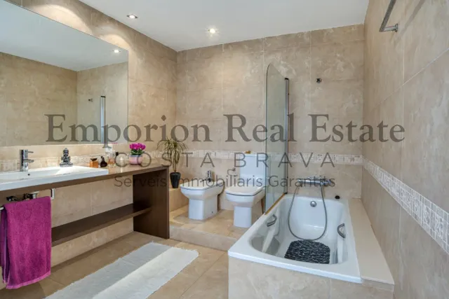 HERMOSA CASA CON PISCINA CERCA DE LA PLAYA - VENTA O ALQUILER CON OPCION A COMPRA — 25