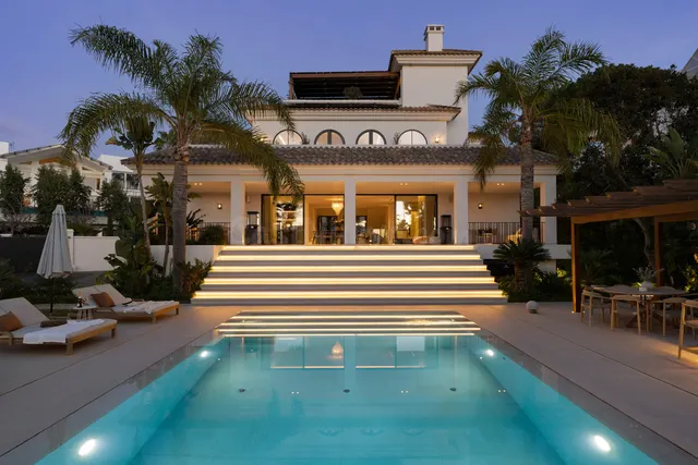 Chalet 6 habitaciones 582m² en venta - Marbella