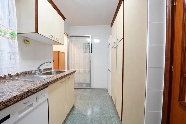 PISO DE 103 M2 CON GARAJE, TRASTERO Y BALCÓN EN PLENO CENTRO DE ALICANTE: 3ª PLANTA CON ASCENSOR — 17