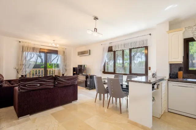 Apartamento de 2 dormitorios en Villamartín - foto 2