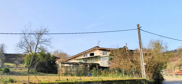 Casa y terreno urbano de 3.000 m2. - foto 2