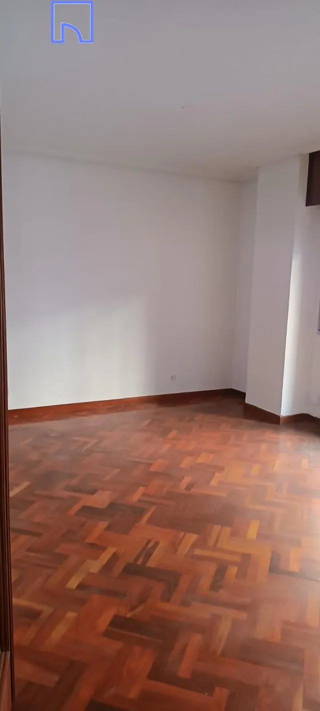 Piso de 4 habitaciones y 3 baños en zona centro — 6