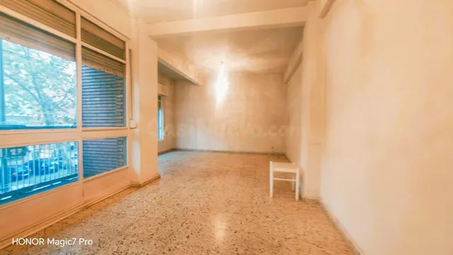 VENTA DE PISO EN ZAMORA ZONA TRES CRUCES, 4 DORMITORIOS, 2 B - foto 2