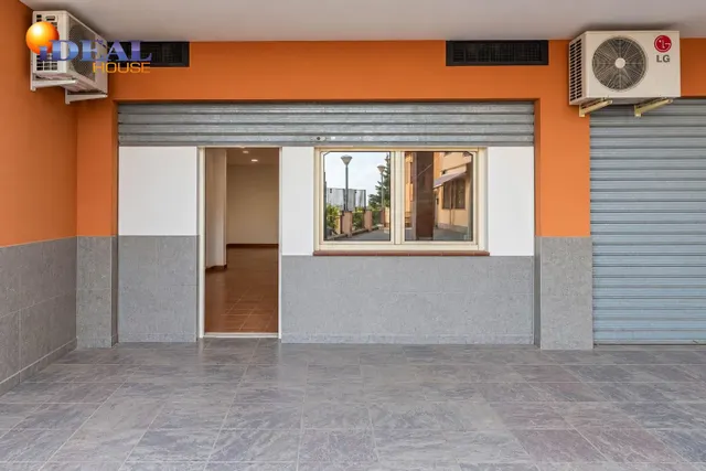 Amplio Local Comercial en Monachil - Oportunidad Única — 13