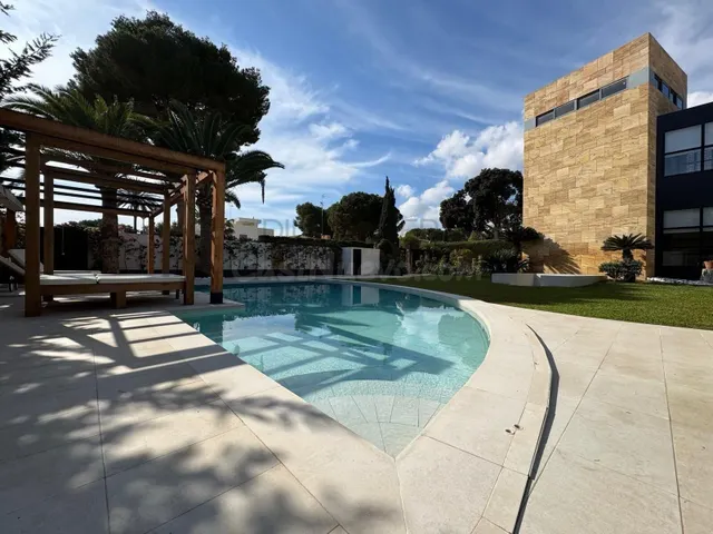 ESPECTACULAR VILLA EN CAMPOAMOR DE 847 M2 DE CASA Y 1500 M2  - foto 5