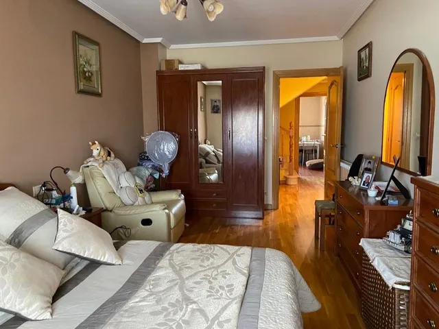SE VENDE AMPLIO DÚPLEX EN EL CENTRO. COCINA, SALÓN, 3 HAB., 2 BAÑOS, TERRAZAS Y TRASTERO. — 5