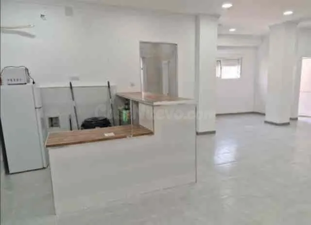 LOCAL COMERCIAL REFORMADO EN ZONA CÉNTRICA DE LA LÍNEA — 2