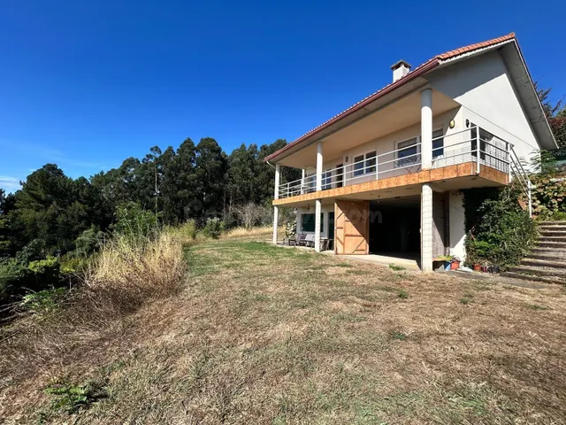 Chalet independiente con vistas al mar, gran parcela y excel