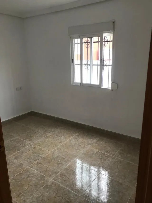 BAJO VIVIENDA DE 3 habitaciones, EXCELENTE INVERSION CON SENTIDO. — 6