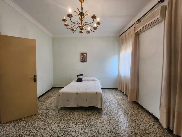 CASA EN PLENA CALLE SAN SEBASTIAN — 30