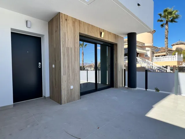 CHALET CON SOLÁRIUM, PISCINA Y SÓTANO — 31