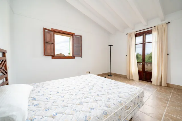 Finca mallorquina con carácter, jardín mediterráneo y vistas a la Serra de Tramuntana · Biniali — 37