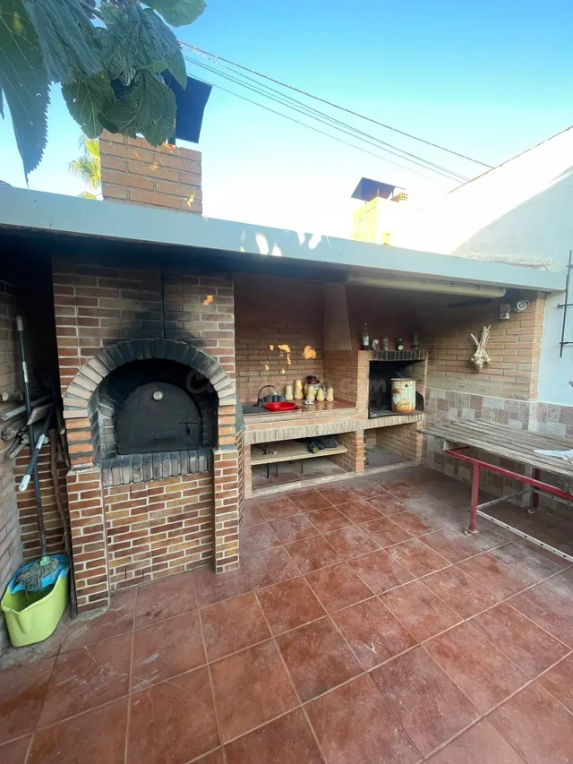 Parcela de 400 m2, garaje cerrado y gran zona exterior en Lo - foto 4