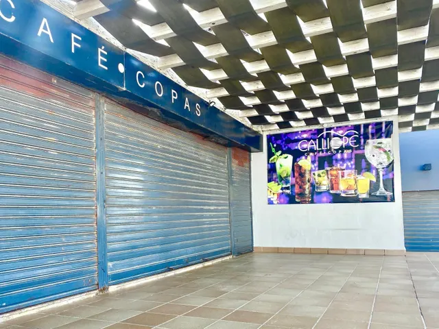 Negocio de hostelería en primera línea — 25
