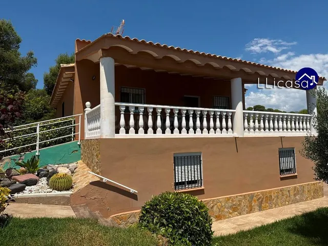CHALET URBANO EN URBANIZACION EL PINAR