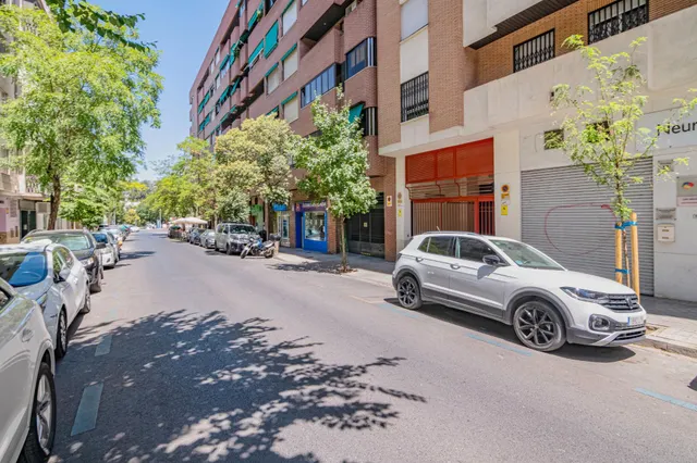 ¡Oportunidad Única en Granada: Tu Garaje Perfecto! ✨ — 11
