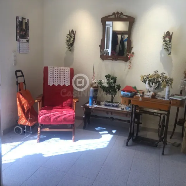 Casa con tres dormitorios y garaje en zona Sutullena - foto 5