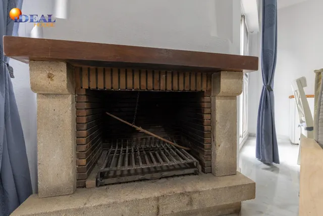 Casa independiente con piscina en La Zubia. — 10