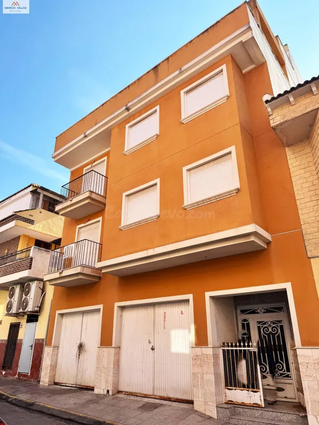 Edificio con 3 viviendas-1246LM — 2