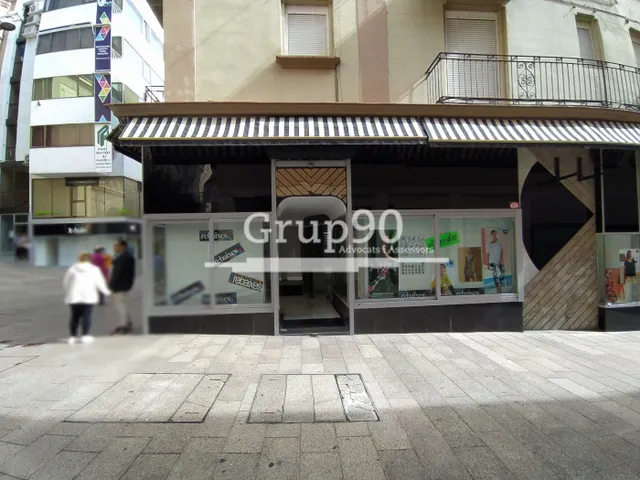 OPORTUNIDAD PARA TU NEGOCIO !! LOCAL EN EL EIX COMERCIAL — 12
