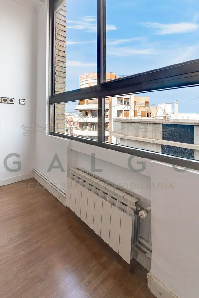 Piso a la venta junto a la plaza del ayuntamiento — 32