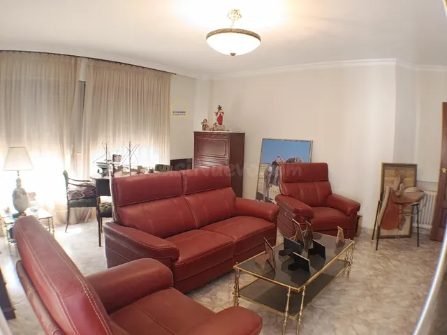 Piso de 4 dormitorios, terraza y garaje, en el centro de Lor - foto 4