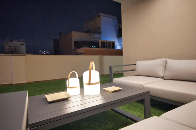Ático con gran terraza y solárium privado en el corazón de Alicante — 39
