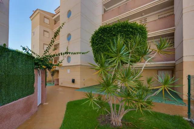Apartamento de dos dormitorios en residencial con piscina comunitaria — 32