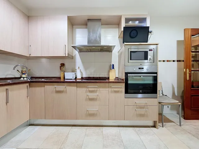 Casi 100 m2 y cuatro habitaciones en los primeros números de Zabaleta. Casi nada. — 14