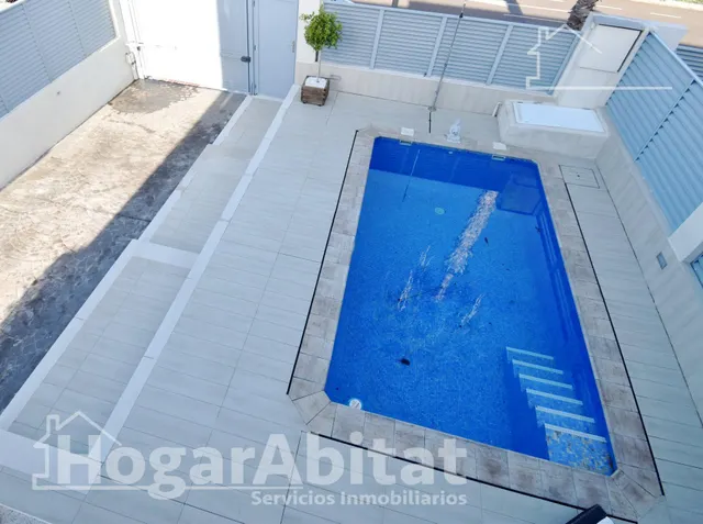 PRECIOSO ADOSADO PAREADO CON PISCINA, 3 TERRAZAS Y BARBACOA  JUNTO AL PUERTO — 31