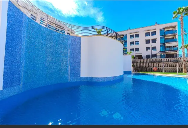 Luminoso piso de 3 dormitorios con piscina y pádel en Comunidad Bahía — 28