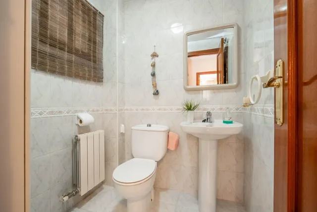 EXCLUSIVA VIVIENDA CON PISCINA PRIVADA EN URBANIZACIÓN "EL TORREÓN" EN ALBOLOTE. — 9