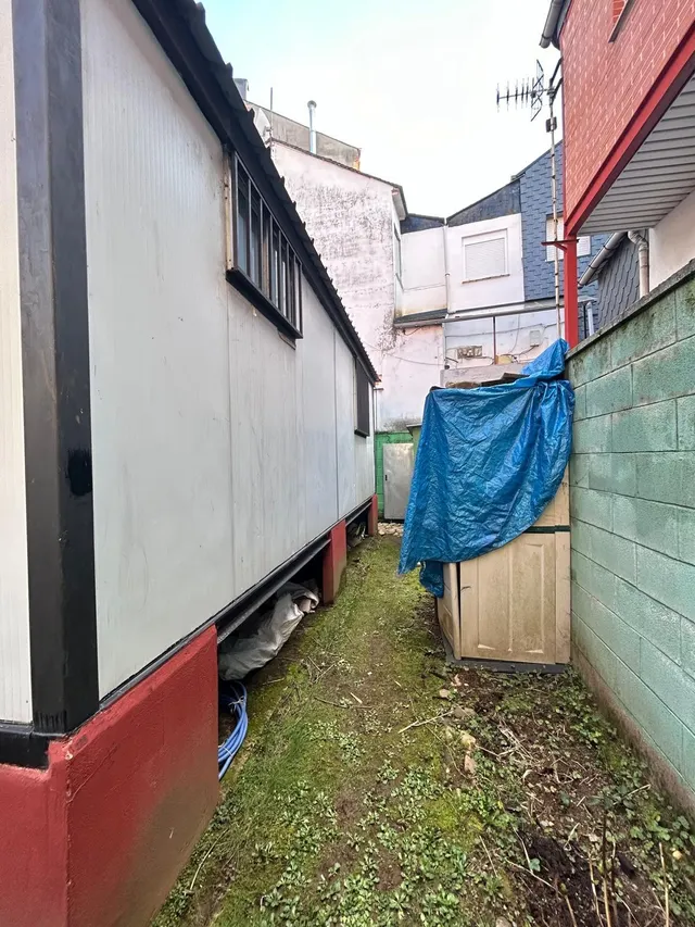 SE VENDE PARCELA URBANA CON CASA PREFABRICADA — 10