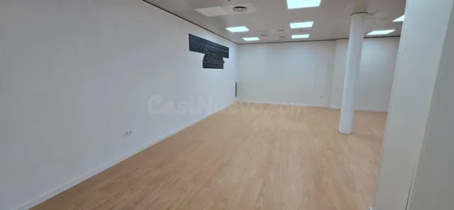 Local comercial muy céntrico en edificio singular - foto 4