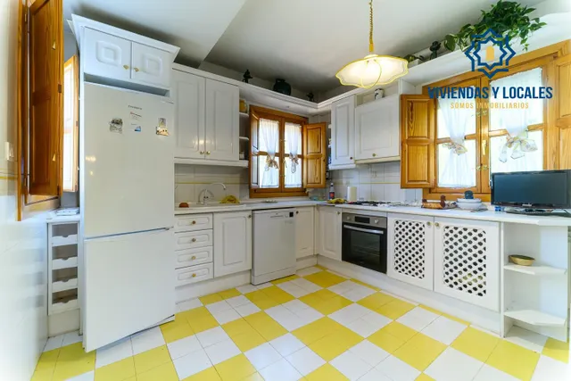 ¡Tu Oasis Privado de Lujo en Cortijo del Aire: Piscina, Espacio y Exclusividad en Albolote! — 12