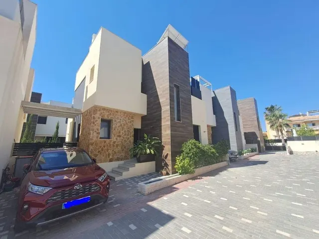 Villa con tres dormitorios en la zona de Lomas de Cabo Roig — 2