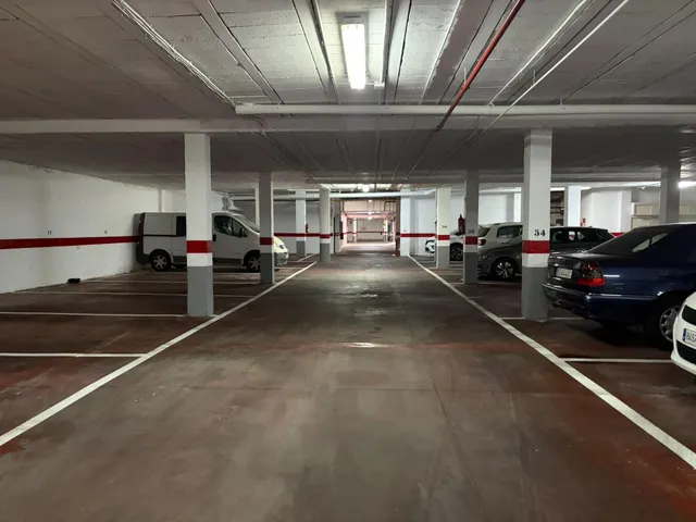 Plaza de garaje en venta por 20.000 € | Fácil acceso cerca de Felipe II — 8