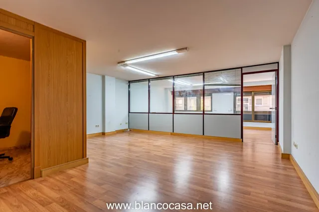 Entreplanta en venta ó alquiler C/Barcelona (Carballo) — 18