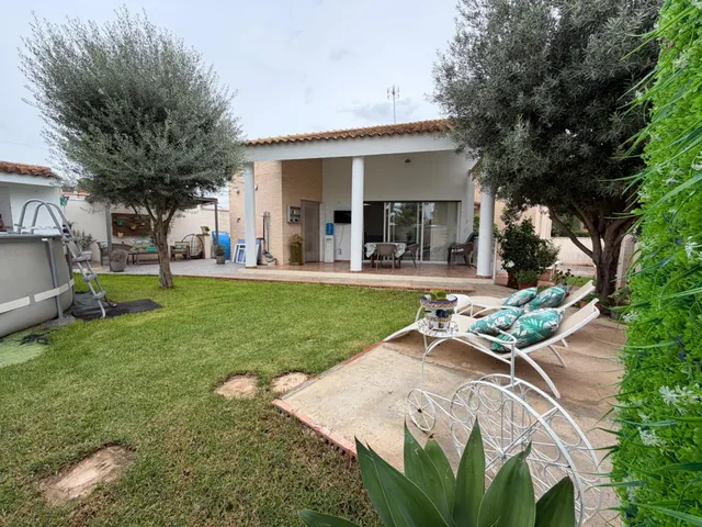 INTERESANTE CHALET EN LA POBLA DE VALLBONA — 30