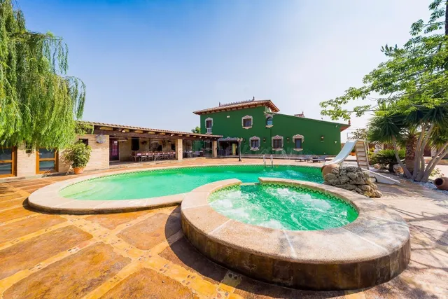 Casa de campo 5 habitaciones 500m² en venta - Comunidad vale - foto 2