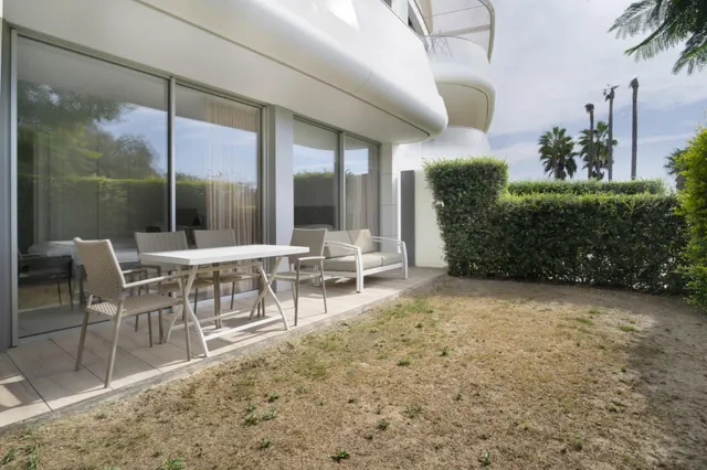 Apartamento de 2 dormitorios con vistas al mar en Estepona — 27
