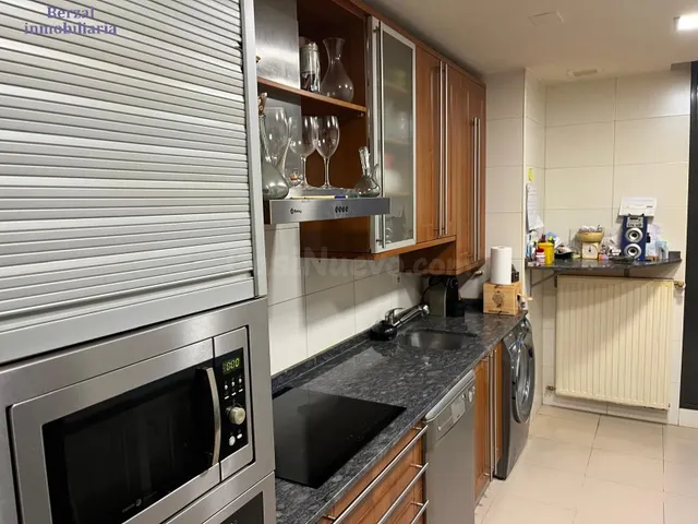 Magnífico piso de tres dormitorios, amplio salón, dos baños, - foto 4