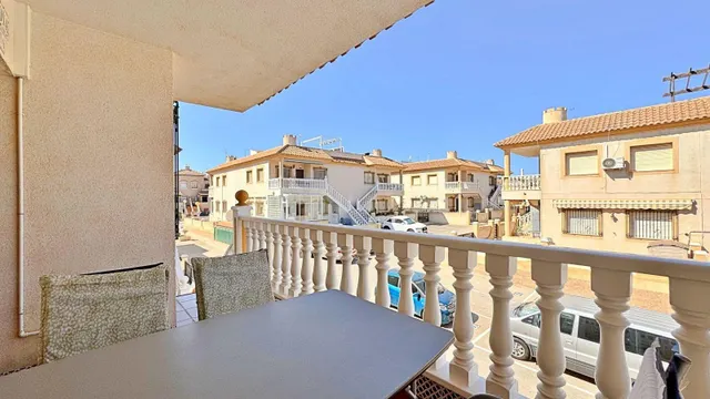 Se vende un bungalow de dos dormitorios y un solárium privad - foto 2