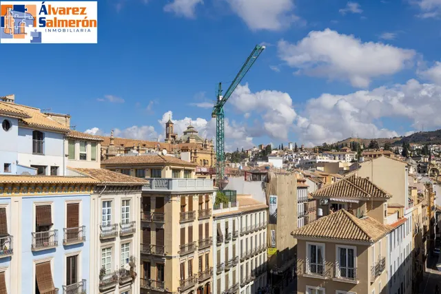 GRAN PISO EN PLAZA DEL CARMEN FRENTE AL AYUNTAMIENTO. — 42