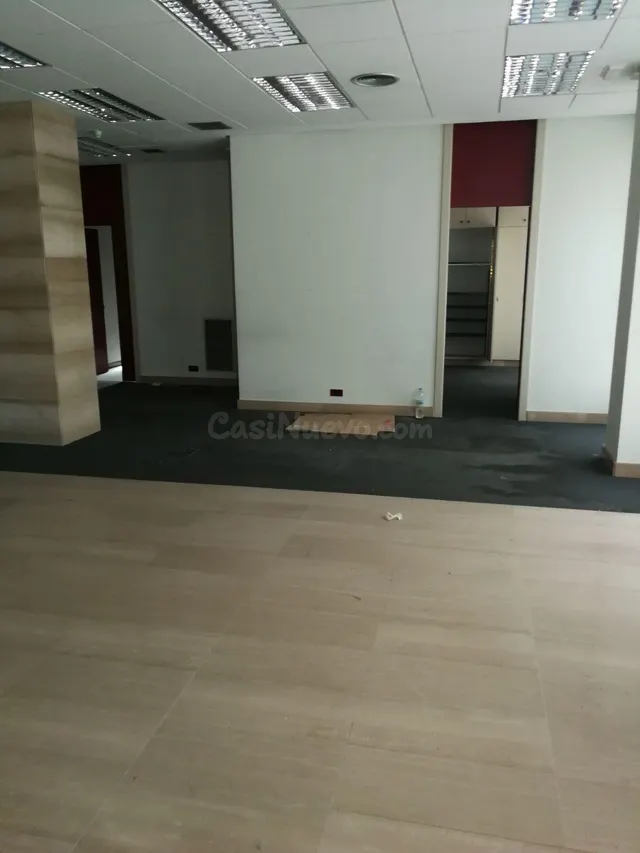 Amplio Local Comercial en Venta y Alquiler en Ponferrada, Zo - foto 4