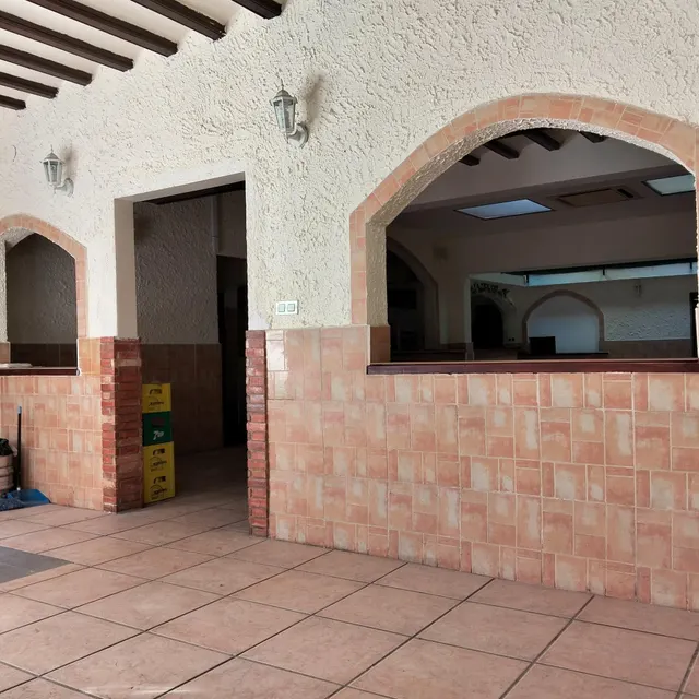 AMPLIO LOCAL PARA BAR/RESTAURANTE CON LICENCIA DE ACTIVIDAD Y SALIDA DE HUMOS — 7