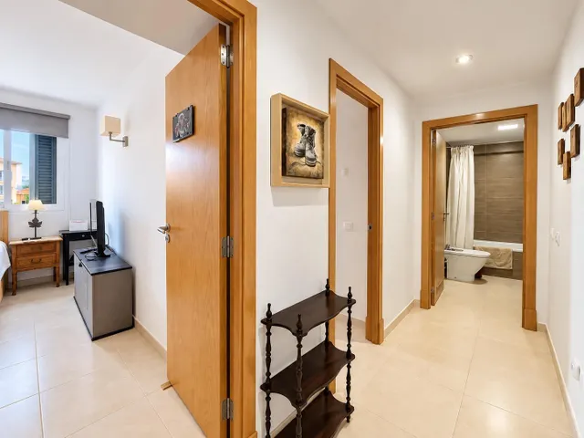 Ático luminoso con piscina comunitaria, parking y terraza privada — 6