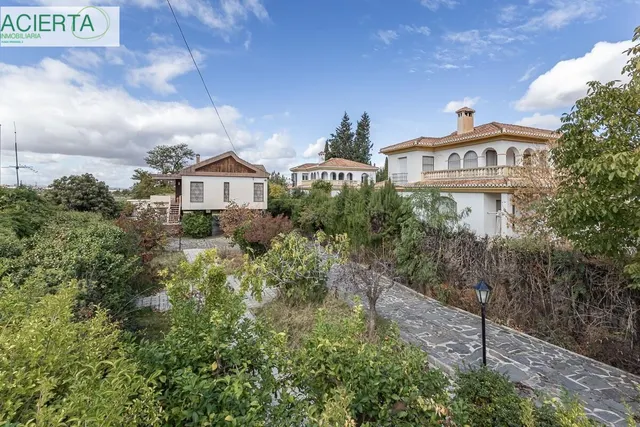 Gran casa con parcela y piscina en Cájar — 33