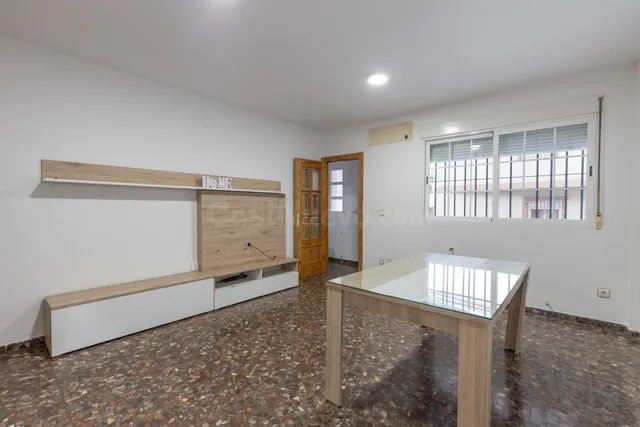 ¡FANTÁSTICA UNIFAMILIAR ADOSADA CON GARAJE EN MARACENA! - foto 4