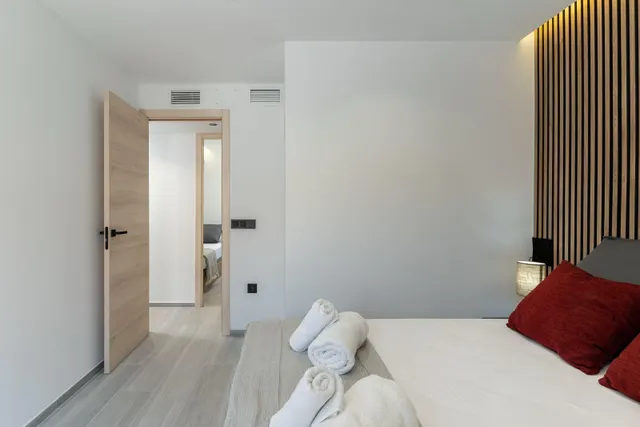 Exclusivo Piso Totalmente Reformado con Terraza en el Centro de Estepona — 42
